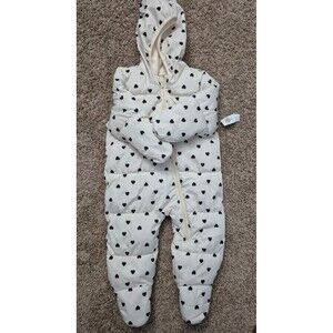 Baby gap heart snowsuit nwt size 6-12M